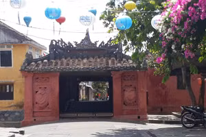 Các điểm du lịch tại phố cổ Hội An đều vắng bóng du khách. (Trong ảnh: Chùa Cầu vắng bóng người qua lại).