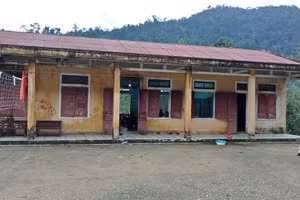 Nhiều phòng học tại Quảng Bình đã xuống cấp nghiêm trọng (Trong ảnh: Các phòng học thuộc Trường PTDT bán trú tiểu học và THCS Lâm Thủy)