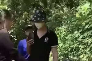 Nữ sinh V. bị tát liên tiếp vào mặt (ảnh cắt từ clip)