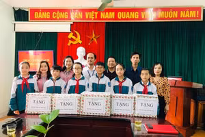 Vượt lên nghịch cảnh, cô thủ thư kết nối sách đến vùng khó