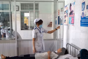 Cấp cứu bệnh nhân (hình minh họa).