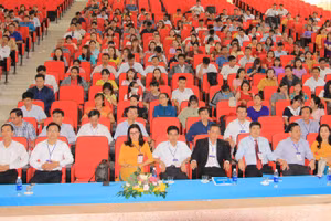 Các đại biểu và thí sinh dự khai mạc Hội thi giáo viên THCS dạy giỏi cấp tỉnh năm học 2020-2021.