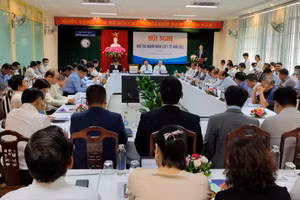 Các đại biểu đến tham dự hội nghị