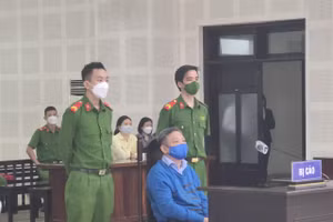 Bị cáo phạm Thanh tại phiên tòa. Vì lý do sức khỏe nên HĐXX cho phép bị cáo ngồi. 