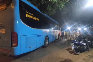 Xe khách biển số 76B – 010.22 (nhà xe Chín Nghĩa). Ảnh. G.H