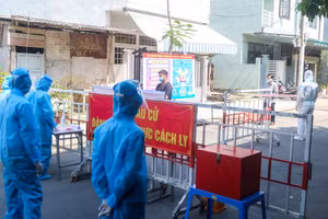 Diễn tập tình huống phục vụ bầu cử trong khu cách ly. 