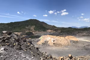 Bãi thải mỏ than Nông Sơn. 