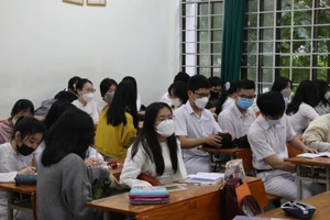 Học sinh Đà Nẵng đi học trở lại. 