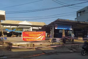 Chợ Hòa Khánh Nam tạm dừng hoạt động do có ca nghi nhiễm COVID-19 từng đi chợ. 