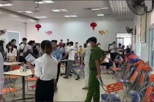 Công an kiểm tra Văn phòng đại diện tại Đà Nẵng của Công ty Cổ phần tập đoàn Liên kết Việt Nam. 