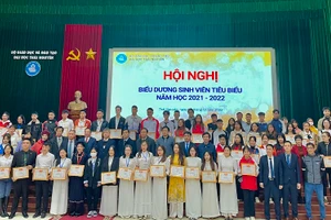 Đại Học Thái Nguyên biểu dương sinh viên xuất sắc năm học 2021 – 2022.