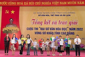 Cao Bằng trao giải Cuộc thi đại sứ văn hóa đọc năm 2022.