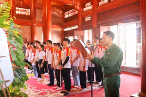 Trường Đại học Kỹ thuật Công nghiệp dâng hương tưởng niệm tại Khu di tích Lịch sử Quốc gia 60 liệt sĩ TNXP Đại đội 915, Đội 91 Bắc Thái.