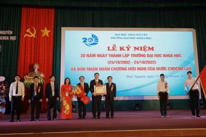 Lễ kỷ niệm 20 năm thành lập Trường Đại học Khoa học (ĐH Thái Nguyên) và đón nhận Huân chương Hữu nghị của nước CHDCND Lào.