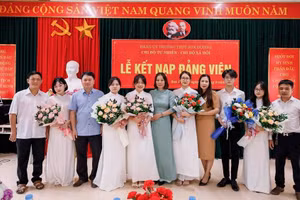 Lễ kết nạp Đảng viên cho học sinh ưu tú tại trường THPT Sơn Dương