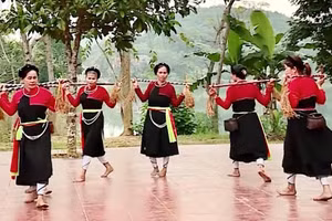 Đặc sắc trong hát Sình ca của đồng bào dân tộc Cao Lan. 