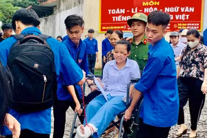 Sinh viên trường Đại học Kỹ thuật Công nghiệp tích cực tham gia chương trình tiếp sức mùa thi năm 2022