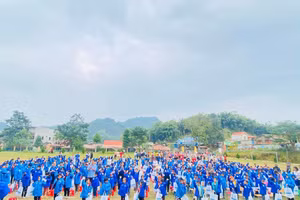 Nhiều phần quà ý nghĩa cho học sinh vùng khó Bắc Kạn.