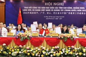 Đại diện 4 tỉnh biên giới Việt Nam tham gia ký kết hợp tác trao đổi trong lĩnh vực giáo dục với tỉnh Quảng Tây, Trung Quốc.