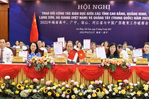 Đại diện 4 tỉnh biên giới Việt Nam tham gia ký kết hợp tác trao đổi trong lĩnh vực giáo dục với tỉnh Quảng Tây, Trung Quốc.