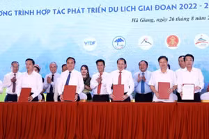Đại diện 6 tỉnh Việt Bắc ký kết chương trình hợp tác phát triển du lịch giai đoạn 2022 - 2027