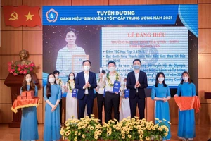 Sinh viên trường Đại học Kinh tế và QTKD đạt danh hiệu sinh viên 5 tốt cấp Trung ương