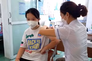 Người dân hiểu đúng về lợi ích của tiêm vắc xin, tích cực đưa trẻ đi tiêm phòng Covid-19.