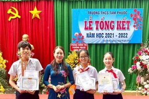 Cô Phạm Thị Nam trong một hoạt động của nhà trường