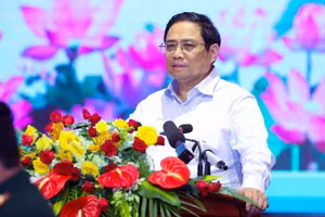 Thủ tướng Chính phủ Phạm Minh Chính phát biểu tại cuộc gặp mặt các đội tìm kiếm, quy tập hài cốt liệt sĩ - Ảnh: VGP/Nhật Bắc.