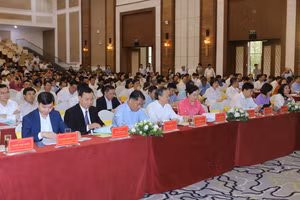 Các đại biểu về dự hội nghị. (Ảnh: BTH).