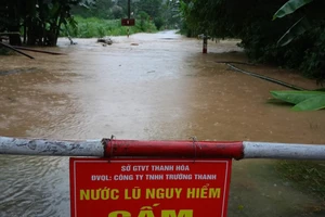 Nhiều khu vực đập, tràn trên địa bàn Thanh Hoá đã được cắm biển cảnh báo nguy hiểm, người dân không được qua lại. (Ảnh: NT)