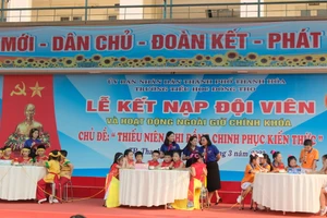 Ba đội chơi với 27 thành viên của các khối 1 đến khối 5 (Ảnh: NT).