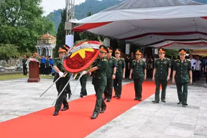 Lễ truy điệu và an táng 16 hài cốt liệt sĩ hy sinh tại Lào được tổ chức tại Nghĩa trang Liệt sĩ Quốc tế Đồng Tâm. (Ảnh: NT).