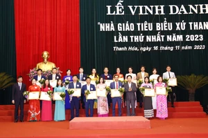 Sở GD&ĐT Thanh Hóa phối hợp với Công Đoàn ngành giáo dục tổ chức lễ vinh danh 118 giáo viên tiêu biểu. (Ảnh: NT).