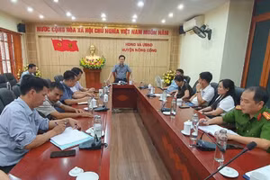 UBND huyện Nông Cống tổ chức gặp các bên để tháo gỡ khó khăn cho doanh nghiệp bị nợ tiền. (Ảnh: NT).