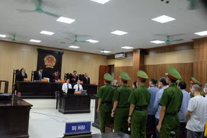 Toàn cảnh phiên xét xử cựu Giám đốc Sở GD&ĐT Thanh Hoá. (Ảnh: BM)