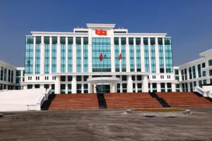 UBND TP Thanh Hoá đang trình cấp trên xin ý kiến về việc chấm dứt đối với 42 hợp đồng lao động.