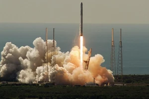 Tên lửa SpaceX-Falcon 9 được phóng lên từ Florida