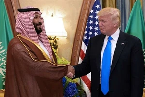 Hoàng Thái Tử Mohammad bin Salman và TT Donald Trump (phải)