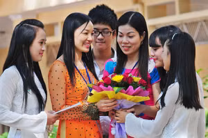 Giáo dục HS bằng tình yêu thương mọi rào cản sẽ dần được hóa giải. Ảnh minh họa/INT