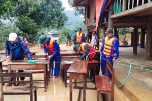 Cùng thầy trò miền Trung vượt khó