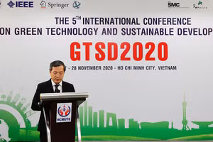 PGS.TS Ngô Văn Thuyên - Chủ tịch Hội đồng trường HCMUTE phát biểu khai mạc Hội nghị tại điểm cầu HCMUTE.