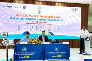 Ban tổ chức họp báo công bố giải 