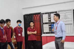 Sinh viên Trường Cao đẳng Bách khoa Sài Gòn trong một giờ thực hành.