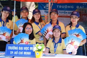 Đội ngũ chuyên viên tư vấn Trường ĐH Mở TP.HCM