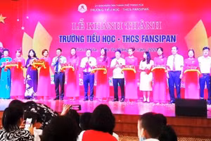 Lễ cắt băng khánh thành Trường Tiểu học và THCS Fansipan (TP.Thanh Hóa).