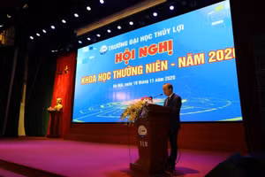 GS.TS Trịnh Minh Thụ phát biểu khai mạc