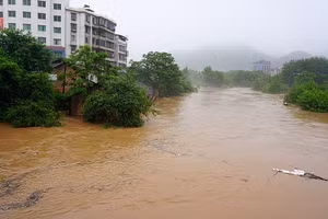 Mưa lớn gây lũ lụt ở Trung Quốc.