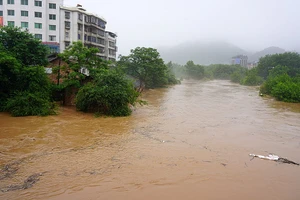 Mưa lớn gây lũ lụt ở Trung Quốc.