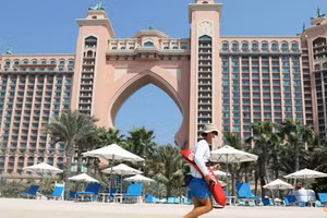 UAE dỡ bỏ các hạn chế chống dịch Covid-19.